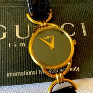 Authentic Gold Plated/Leather Women Watch Gucci.